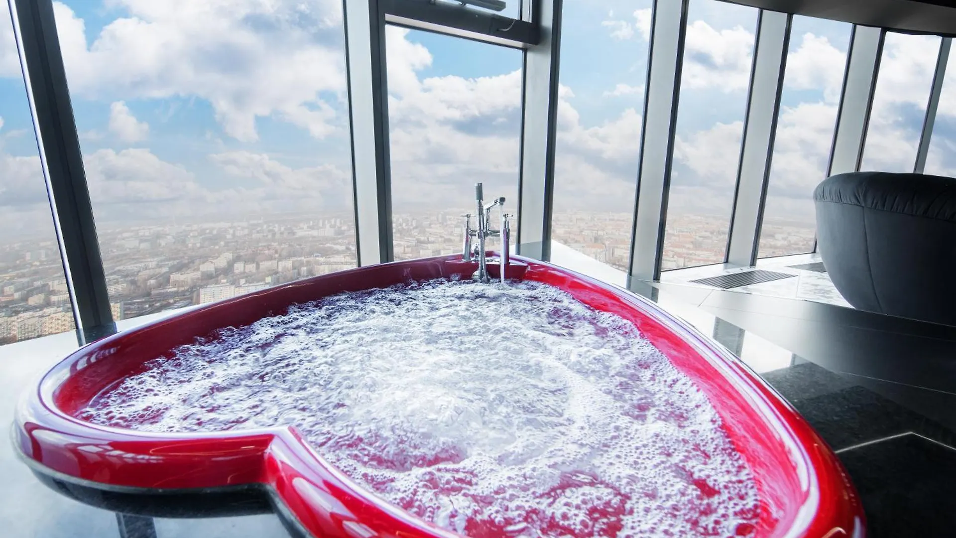 Apartamenty Sky Tower Z Jakuzzi Przy Oknie Wrocław 0*,