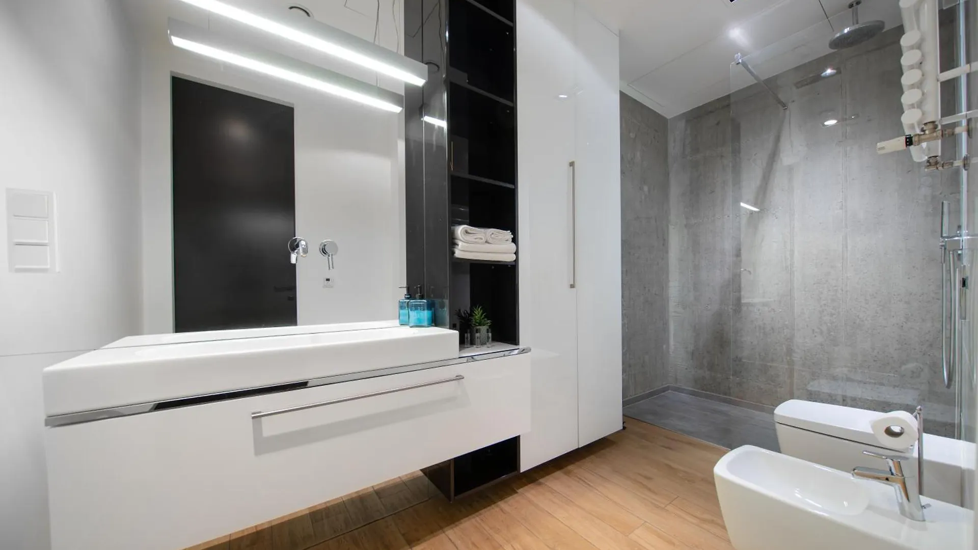 Apartamenty Sky Tower Z Jakuzzi Przy Oknie Wrocław
