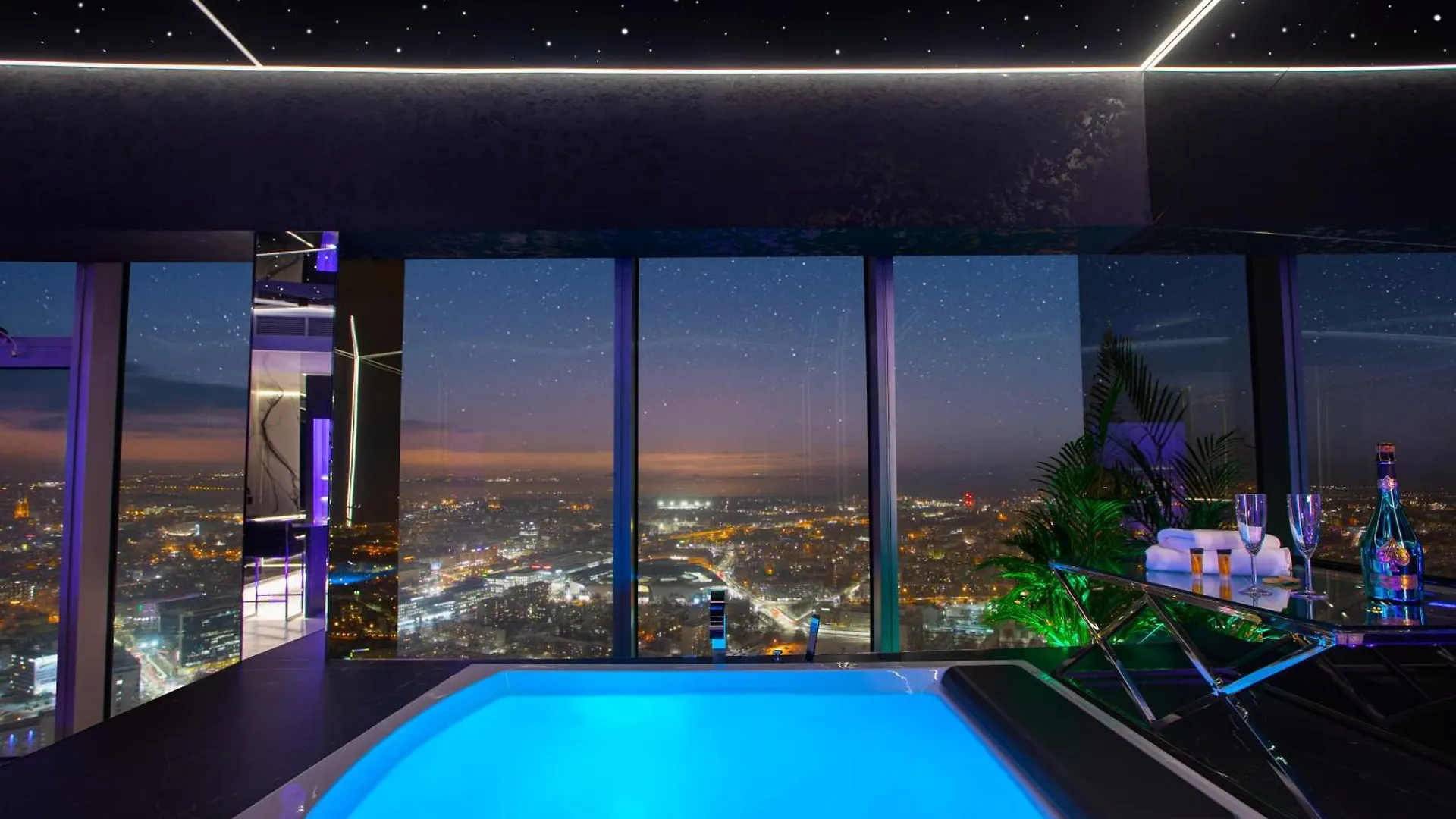 Apartamenty Sky Tower Z Jakuzzi Przy Oknie Wroclaw Poland