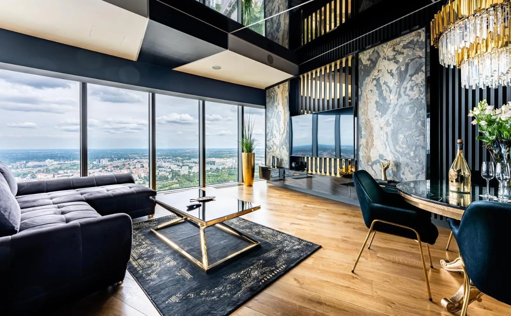 Apartamenty Sky Tower Z Jakuzzi Przy Oknie Wroclaw
